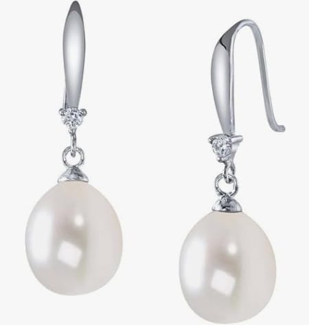 A Timeless Touch to Any Look: Introducing Pearl Earrings.