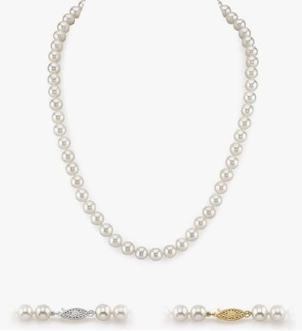 Elevate Every Outfit With the Timeless Elegance of a Pearl Necklace!