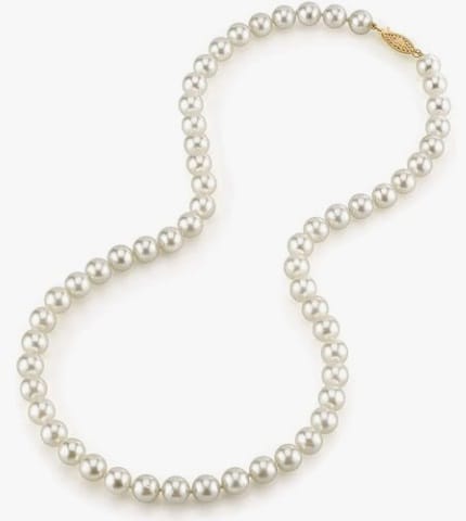 Elevate Every Outfit With the Timeless Elegance of a Pearl Necklace!