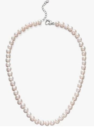 Elevate Every Outfit With the Timeless Elegance of a Pearl Necklace!