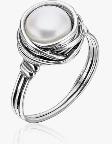 The Timeless Charm of a Pearl Ring, Where Classic Meets Modern!