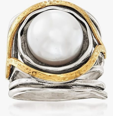 The Timeless Charm of a Pearl Ring, Where Classic Meets Modern!