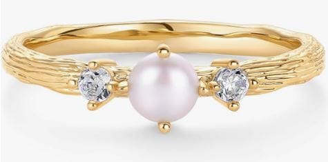 The Timeless Charm of a Pearl Ring, Where Classic Meets Modern!